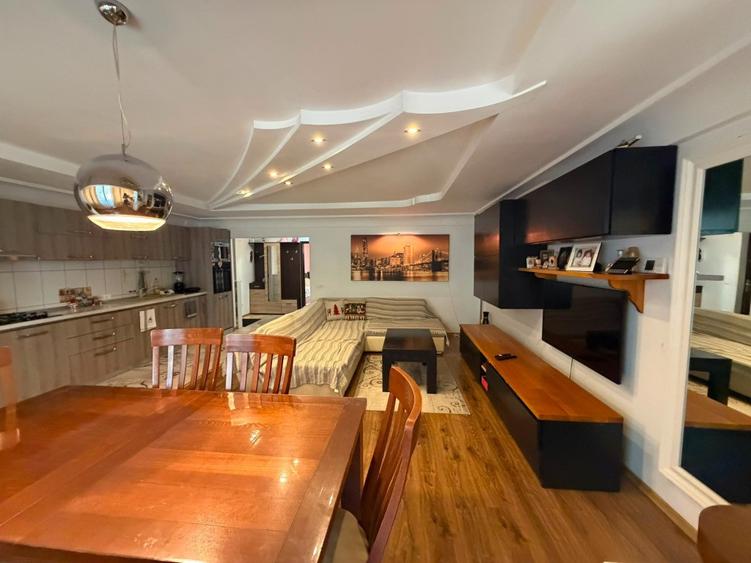 Apartament cu 3 camere decomandat în Babadag