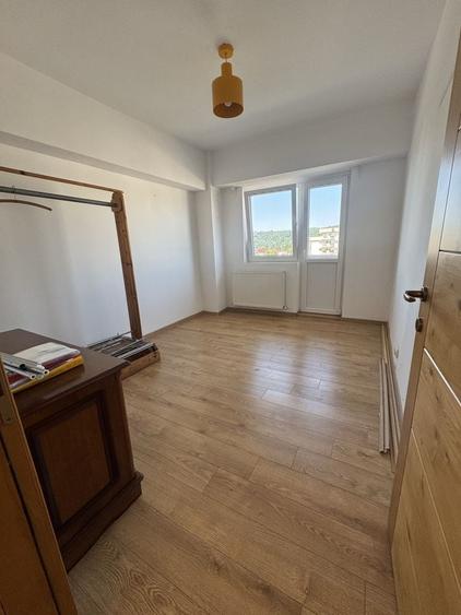Apartament cu 3 camere decomandat în Câmpina