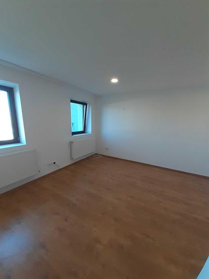Apartament cu 3 camere decomandat în Sub Arini
