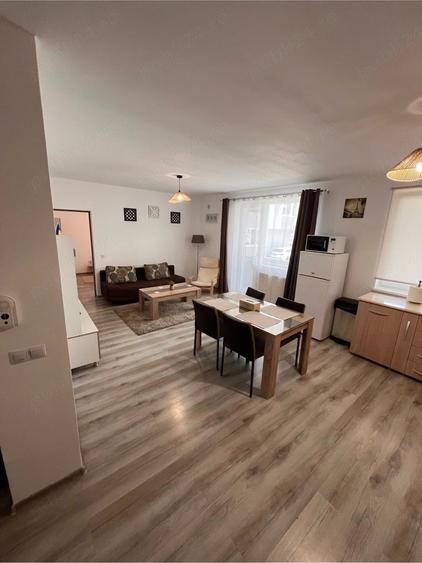Apartament cu 3 camere decomandat în Florești