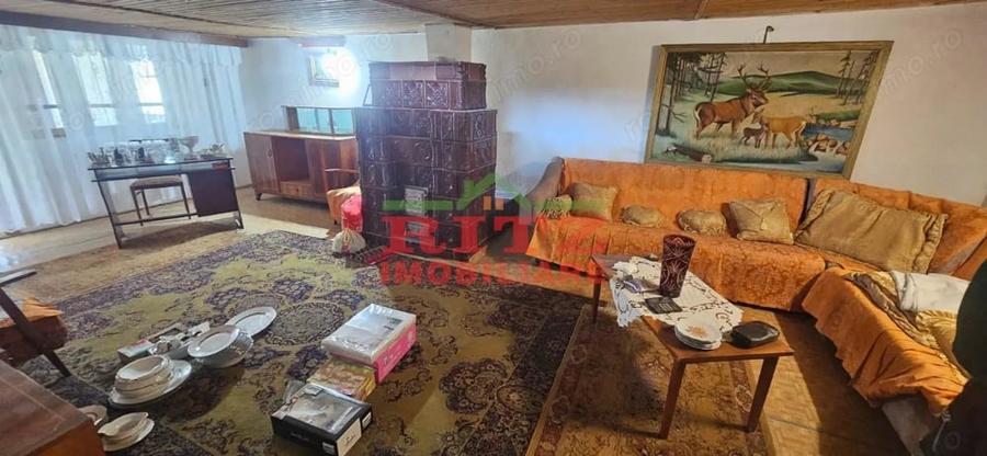 Casă cu 4 camere cu Teren 977 Mp în Central