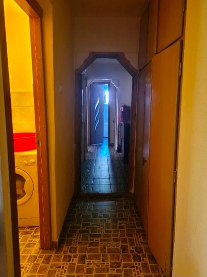 Apartament cu 3 camere decomandat, mobilat în Central