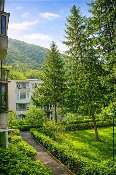 Apartament cu 2 camere semidecomandat, mobilat în Central — fotografia 1