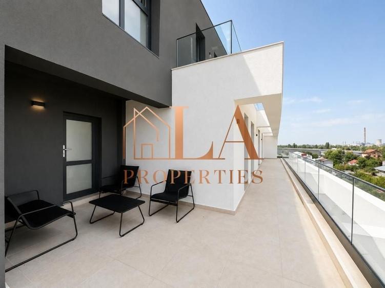 Penthouse cu 3 camere decomandat în Sud-Vest