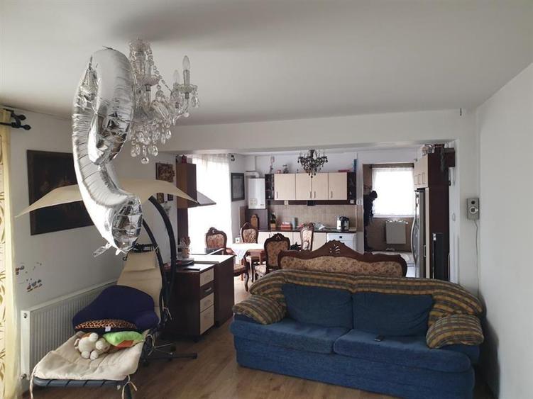Casă individuală cu 8 camere cu Teren 400 Mp în Scriitorilor