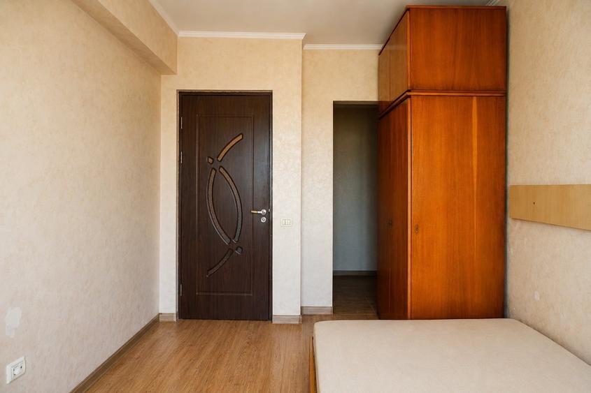 Apartament cu 3 camere decomandat, mobilat în Central