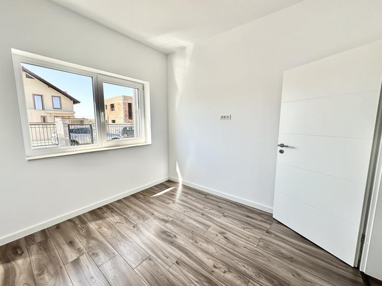 Duplex cu 5 camere cu Canalizare în Moșnița Veche