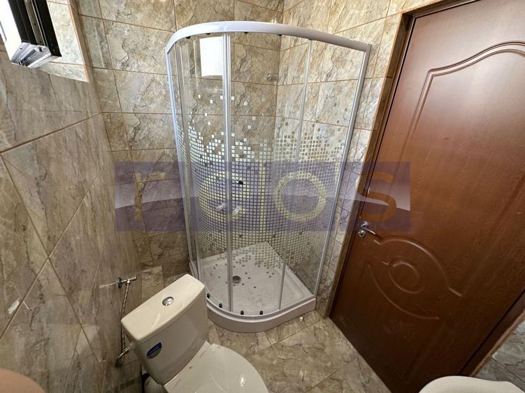 Casă individuală cu 5 camere cu Canalizare în Vitan