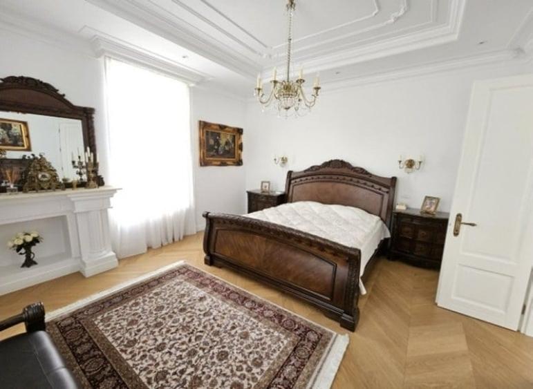 Casă cu 7 camere cu Teren 473 Mp în Armeneasca