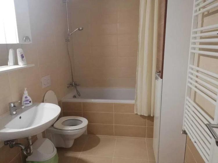 Apartament cu 2 camere decomandat în Tractorul