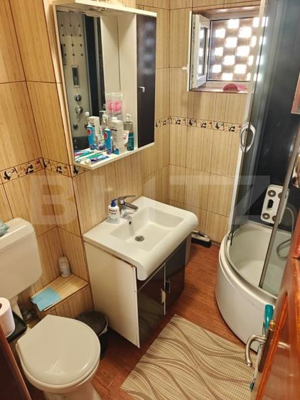 Apartament cu 3 camere semidecomandat, mobilat în Calea București