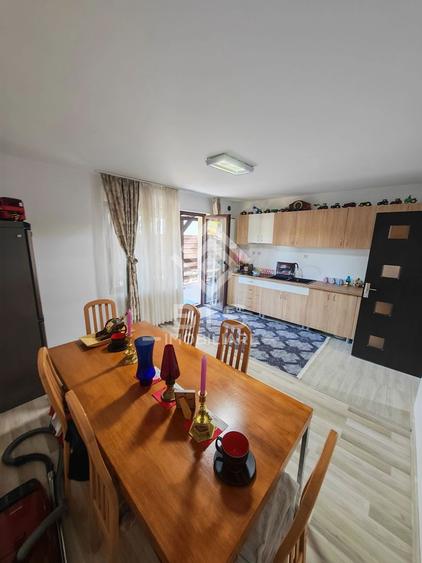 Duplex cu 4 camere cu Canalizare în Sud-Est