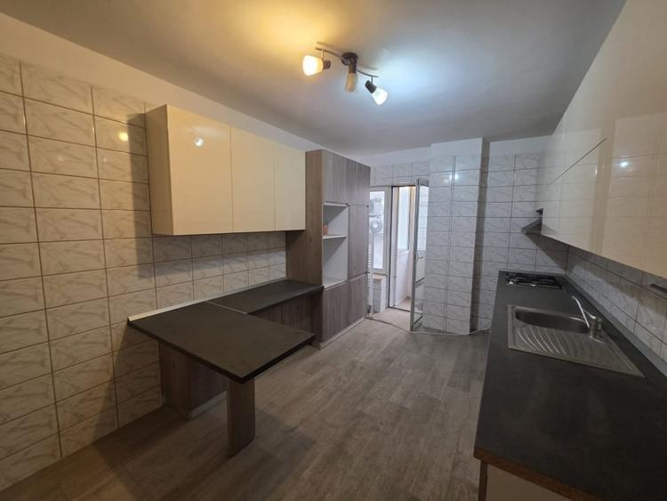 Apartament cu 4 camere decomandat, mobilat în Primăverii