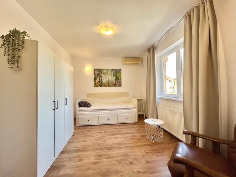 Duplex cu 5 camere cu Canalizare în Iancu Nicolae