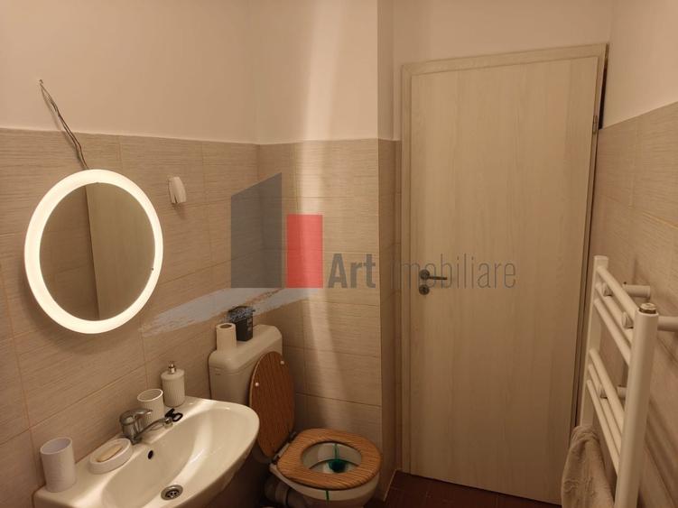 Apartament cu 2 camere semidecomandat, mobilat în Metalurgiei