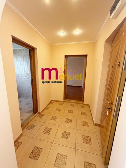 Apartament cu 3 camere semidecomandat în Vest