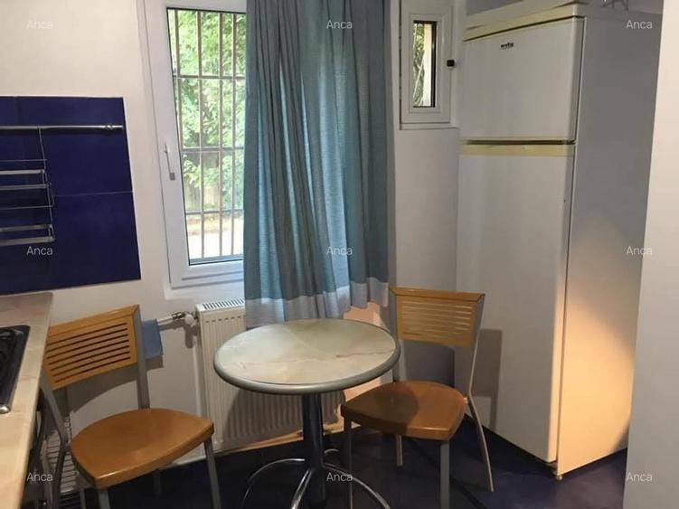 Garsonieră decomandată, mobilată în Dristor