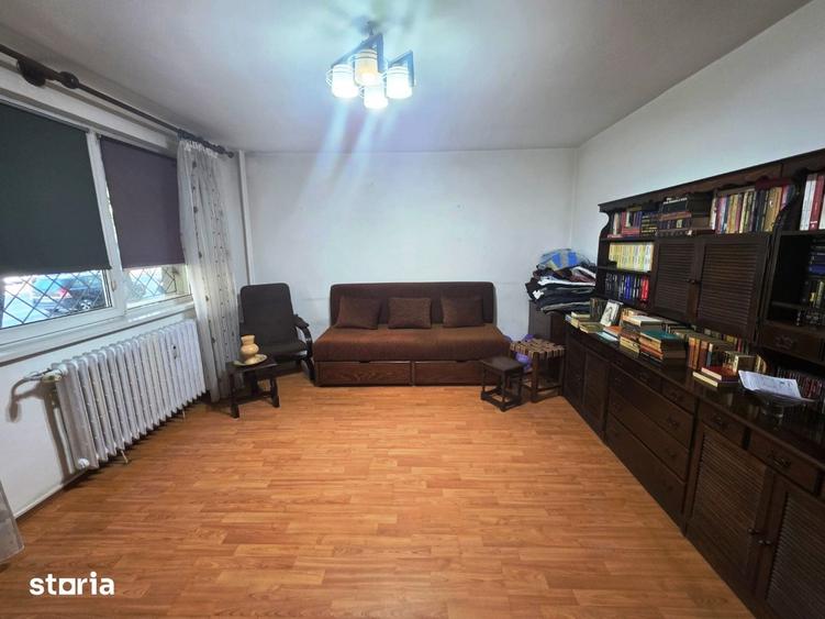Colentina, intersectie Fundeni, bloc reabilitat, stradal, vedere fata - 5