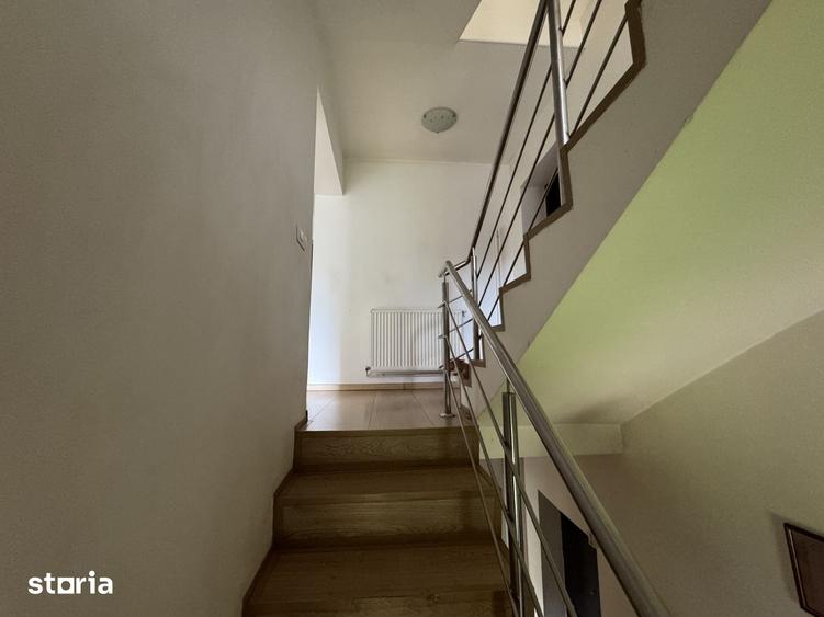 Casă cu 7 camere cu Teren 1317 Mp în Central