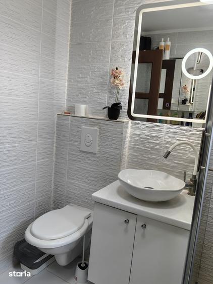 Apartament cu 4 camere decomandat, mobilat în Central