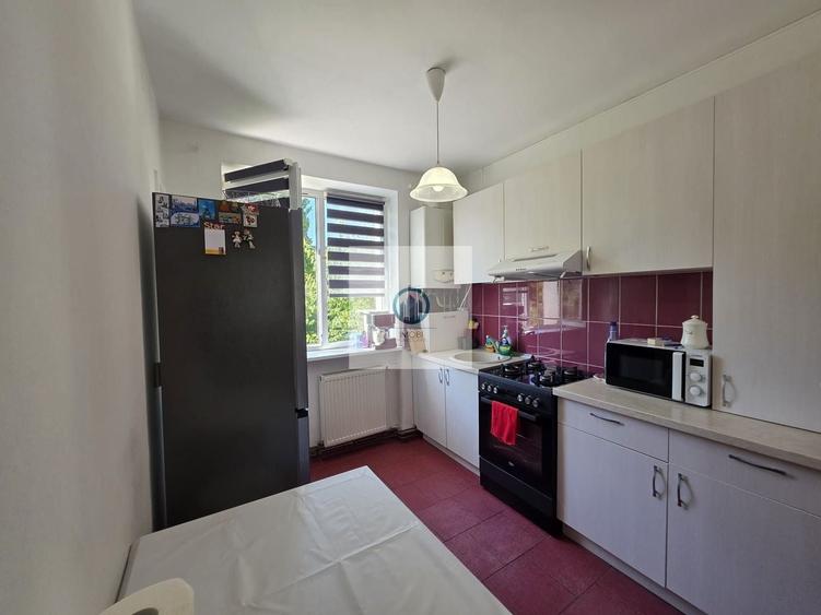 Apartament cu 2 camere semidecomandat, mobilat în Central