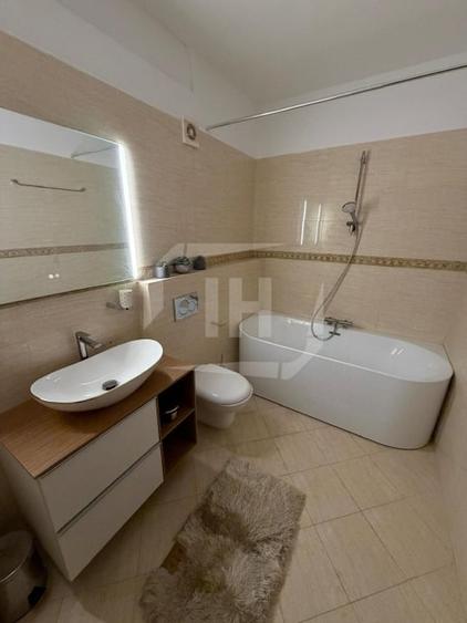 Apartament cu 5 camere decomandat, mobilat în Bună Ziua