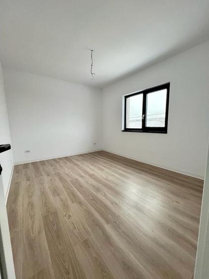 Casă cu 4 camere în Vișani