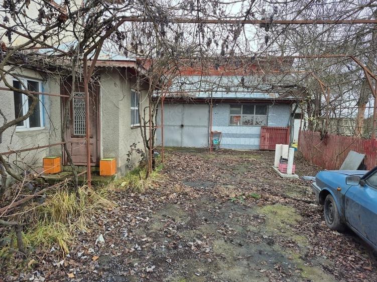 Casă cu 6 camere cu Teren 945 Mp în Frumușani