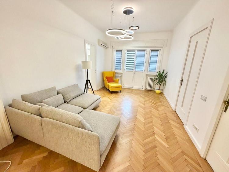 Apartament cu 4 camere decomandat, mobilat în Calea Victoriei