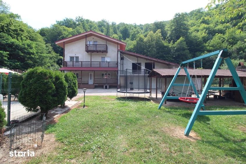 Casă cu 6 camere cu Teren 1100 Mp în Ghelari