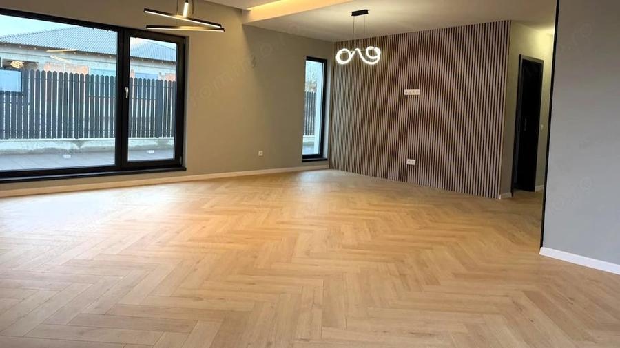 Apartament cu 4 camere decomandat în Central