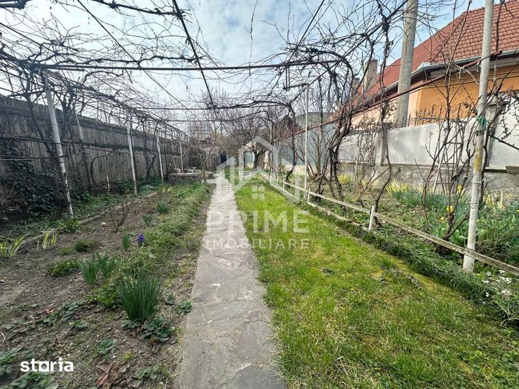 Casă cu 3 camere cu Canalizare în Central