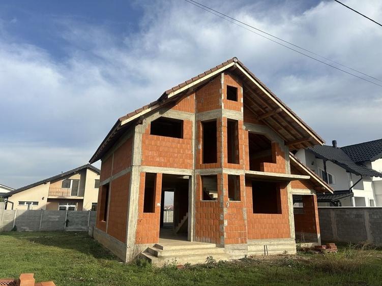 Casă cu 4 camere în Central