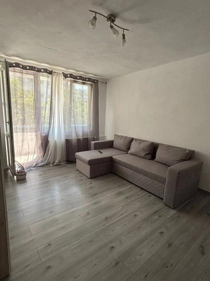 Apartament cu 2 camere semidecomandat în Berceni
