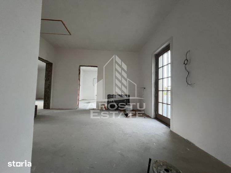 Casă cu 5 camere cu Teren 650 Mp în Soarelui
