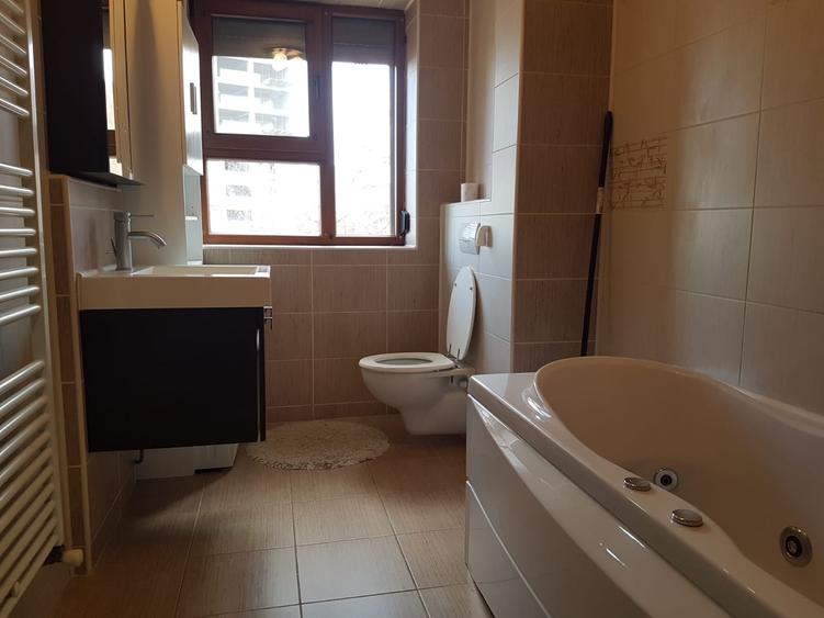 Apartament cu 2 camere decomandat, mobilat în Central