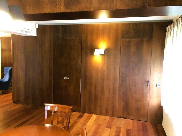 Casă cu 10 camere cu Garaj în Unirii