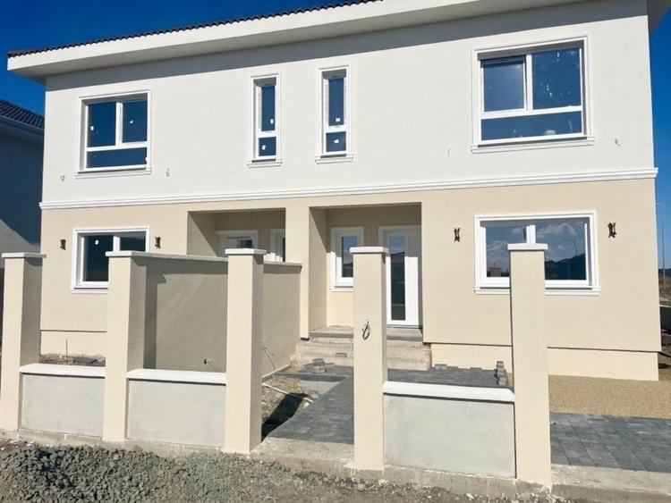 Casă individuală cu 5 camere cu Canalizare în Moșnița Veche