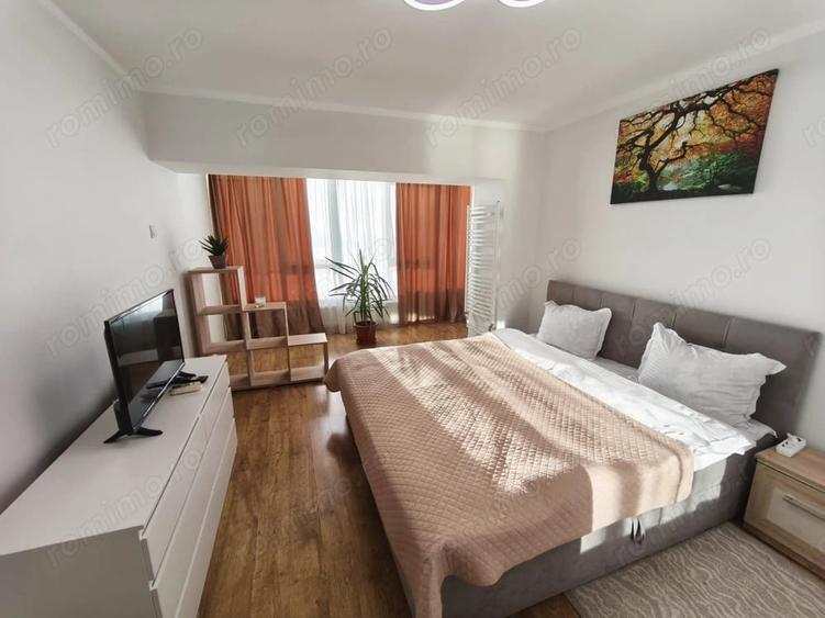 Apartament cu 3 camere decomandat în Faleză