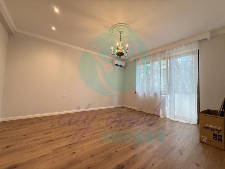 Apartament cu 4 camere semidecomandat, mobilat în P-ța Sfântul Ștefan