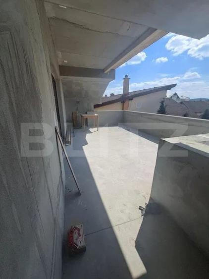 Apartament cu 5 camere decomandat, mobilat în Centura