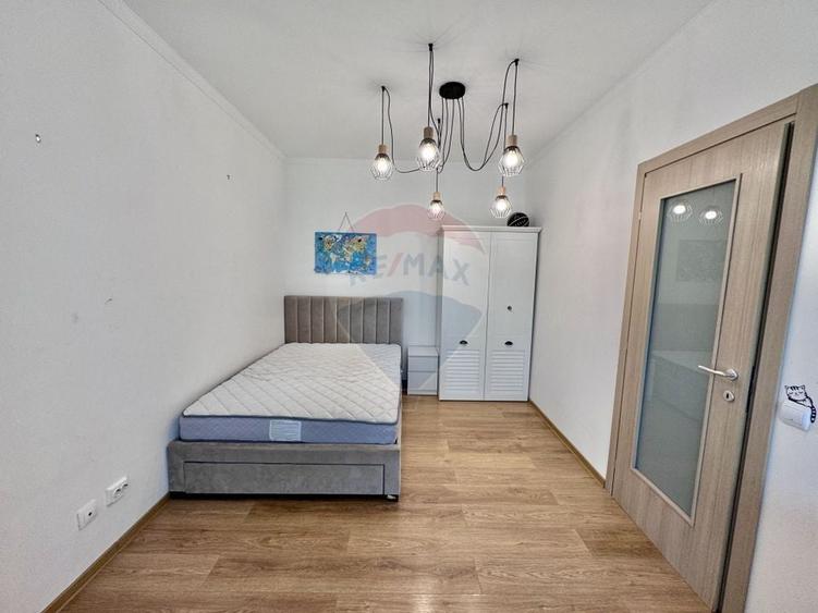Apartament cu 4 camere decomandat, mobilat în Sebastian
