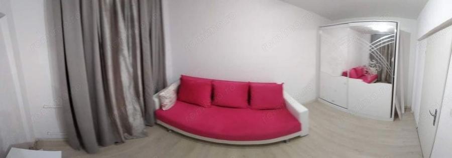 Garsonieră decomandată în Titan