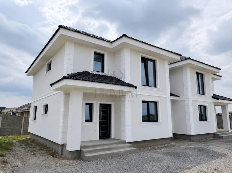 Duplex despartit prin C.T. - bucatarie inchisa - 130 mp util - 1