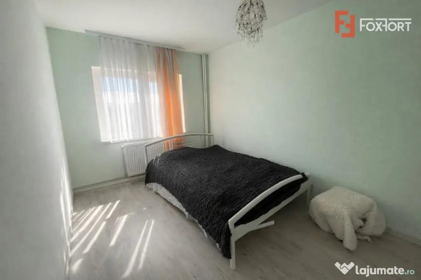 Apartament cu 3 camere semidecomandat în Micălaca
