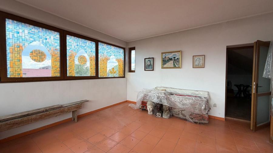 Casă individuală cu 12 camere cu Canalizare în Berceni