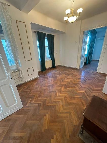 Apartament cu 6 camere decomandat în Tineretului