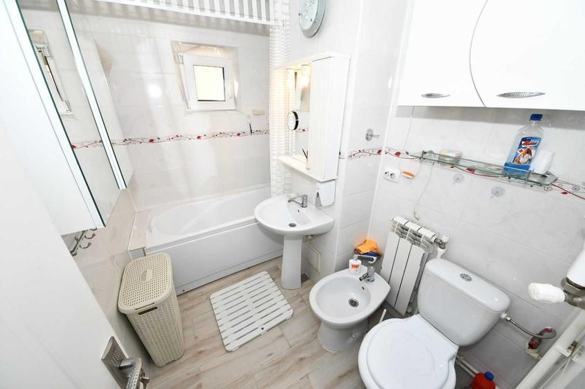 Apartament cu 3 camere decomandat în Sud