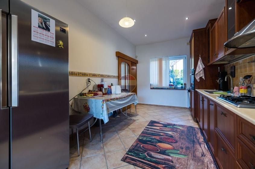 Casă individuală cu 4 camere cu Teren 700 Mp în Dârste