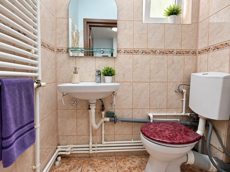 Apartament cu 3 camere decomandat, mobilat în Delfinariu